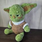 Baby Yoda Em Amigurumi - Imagem 5