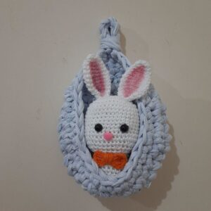 Cesto com Coelhinho em Amigurumi
