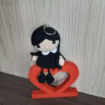 Chaveiro Vandinha em Amigurumi - Imagem 5