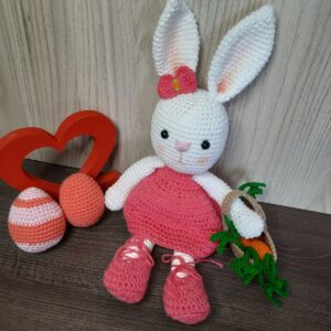 Coelhinha de Vestido em Amigurumi