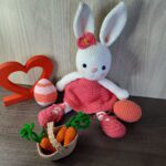 Coelhinha de Vestido em Amigurumi - Imagem 5