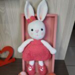 Coelhinha de Vestido em Amigurumi - Imagem 4