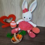 Coelhinha de Vestido em Amigurumi - Imagem 2
