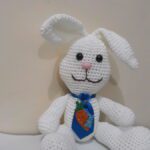 Coelho de Gravata em Amigurumi - Imagem 3