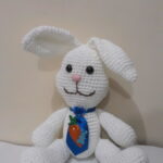 Coelho de Gravata em Amigurumi - Imagem 4