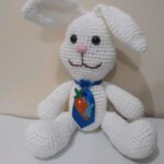 Coelho de Gravata em Amigurumi - Imagem 2