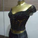 Cropped Ciganinha Preto e Dourado. – Crochê - Imagem 4