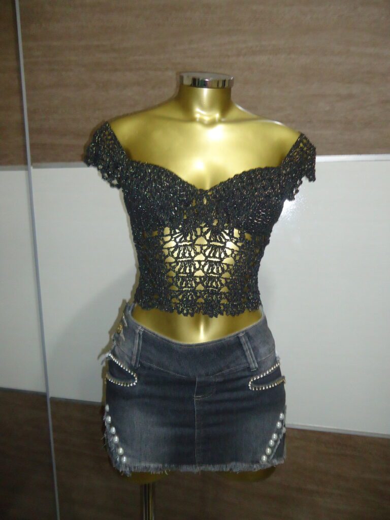 Cropped Ciganinha Preto e Dourado. – Crochê
