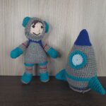 Foguete e Astronauta em Amigurumi. - Imagem 3