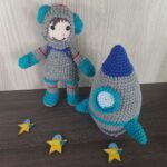 Foguete e Astronauta em Amigurumi. - Imagem 1