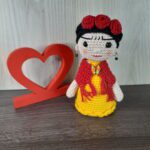 Frida Kahlo em Amigurumi - Imagem 1