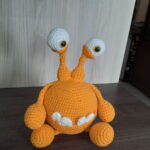 Monstrinho Amarelo em Amigurumi. - Imagem 2