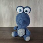 Monstrinho Azul em Amigurumi. - Imagem 2