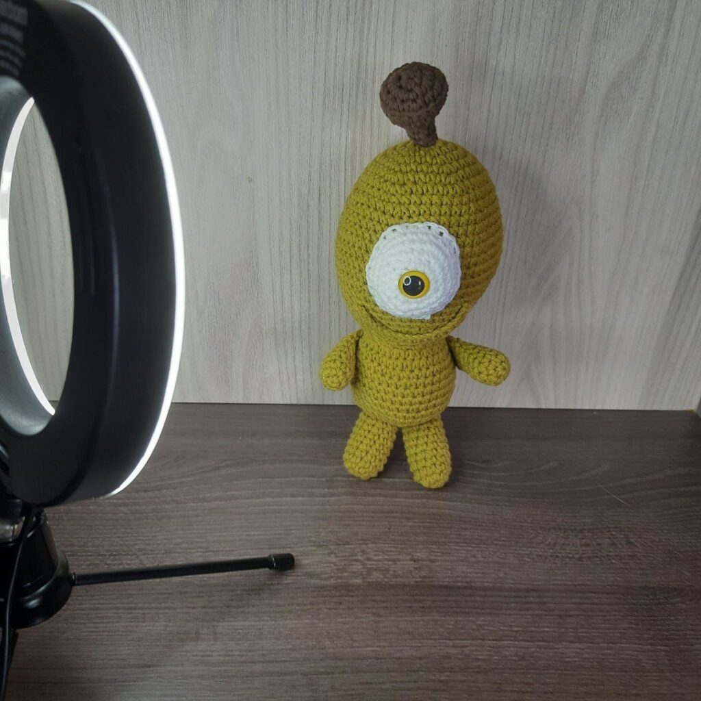 Monstrinho em Amigurumi.