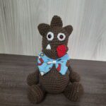 Monstrinho Marron em Amigurumi. - Imagem 5