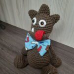 Monstrinho Marron em Amigurumi. - Imagem 3
