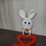 Chocalho de Coelhinho em Amigurumi - Imagem 3