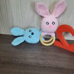Chocalho de Coelhinho em Amigurumi - Imagem 2