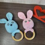 Chocalho de Coelhinho em Amigurumi - Imagem 3