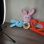 Chocalho de Coelhinho em Amigurumi - Imagem 1
