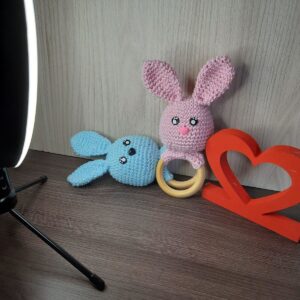 Chocalho de Coelhinho em Amigurumi
