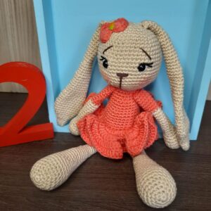 Coelhinha de Vestido em Amigurumi