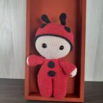 Fofolete de Joaninha em Amigurumi - Imagem 2