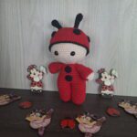 Fofolete de Joaninha em Amigurumi - Imagem 3