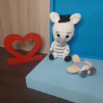 Baby Safari Zebra em Amigurumi - Imagem 4