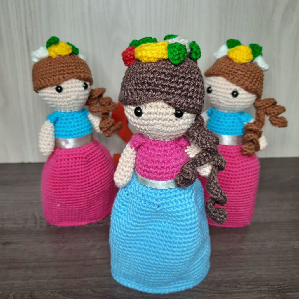 Boneca Reversível em Amigurumi.