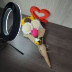 Buquê de Flores e Abelhinha - Imagem 1