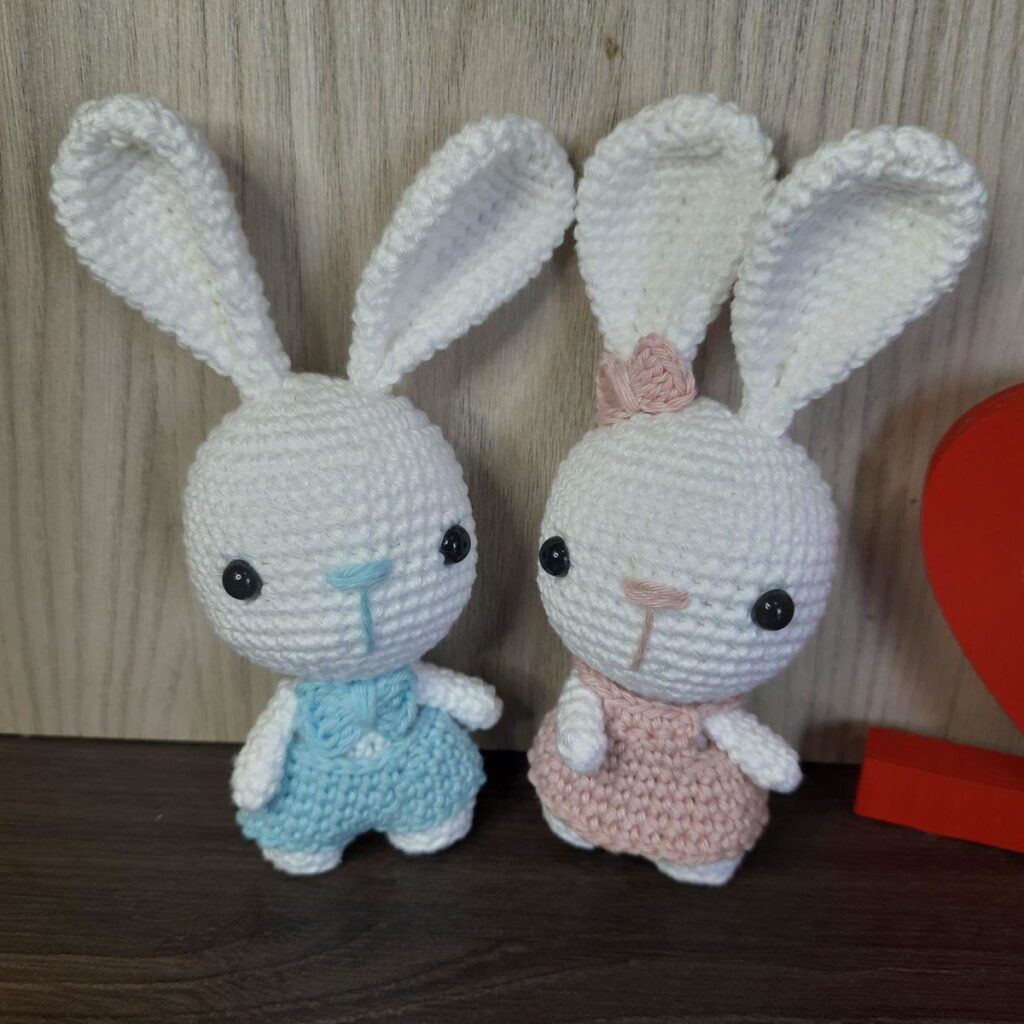 Casal de Coelhinhos em Amigurumi