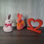 Coelhinho Sentado em Amigurumi. - Imagem 2