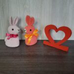 Coelhinho Sentado em Amigurumi. - Imagem 1