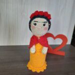 Frida Kahlo em Amigurumi - Imagem 2