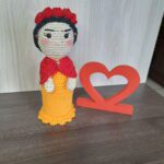 Frida Kahlo em Amigurumi - Imagem 3