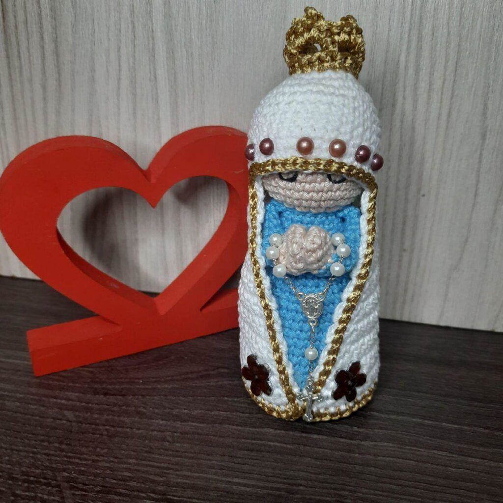 Santinha em Amigurumi