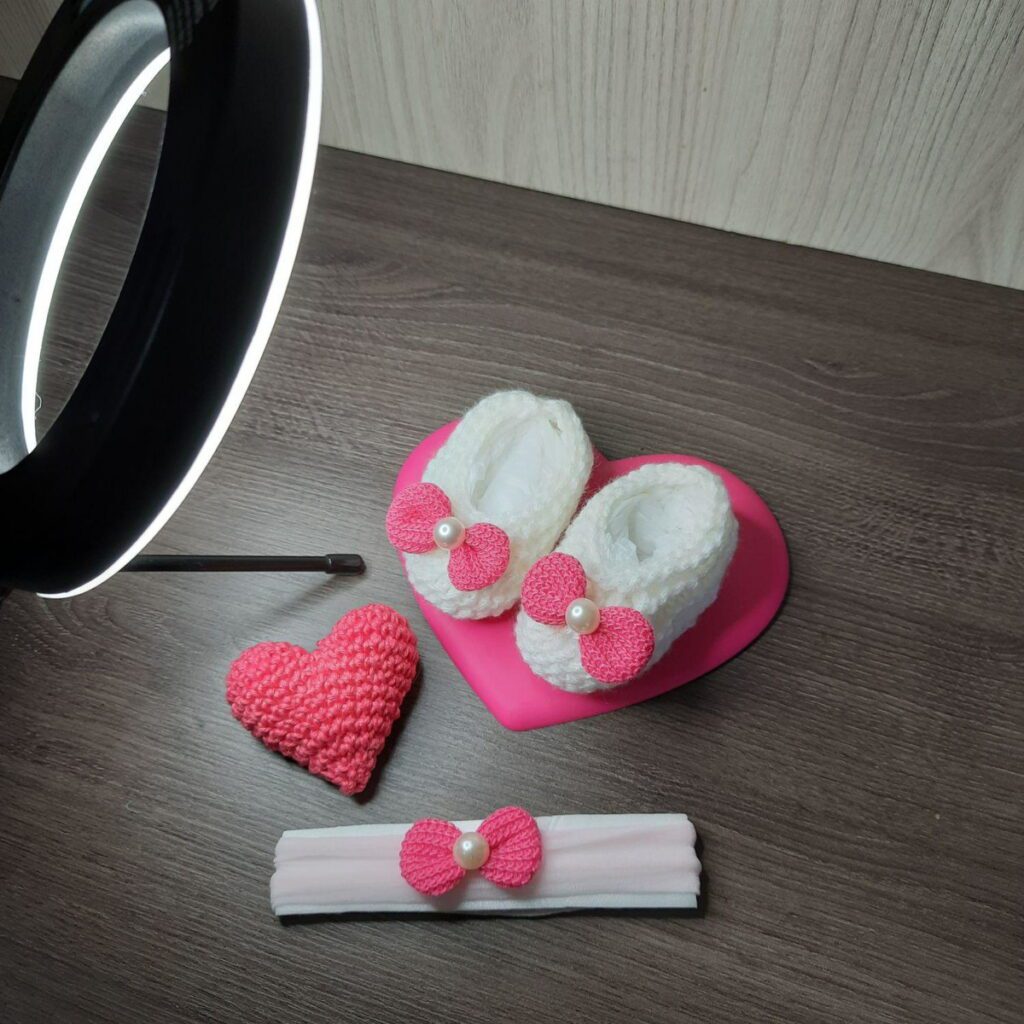 Sapatilha de Lã e Faixinha.