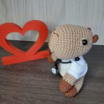 Doutor Capivara em Amigurumi - Imagem 1