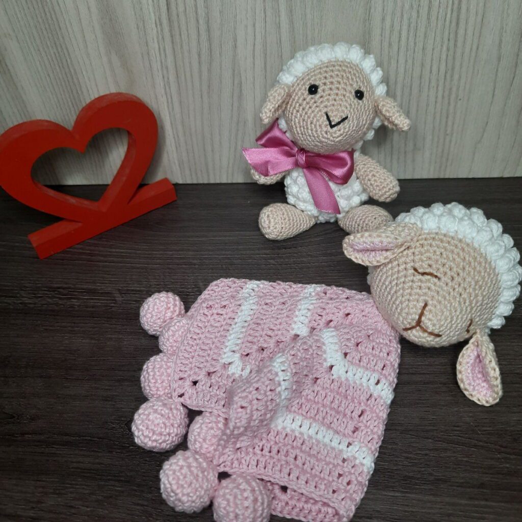 Kit Ovelhinha em Amigurumi