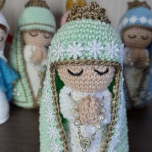 Santinha em Amigurumi