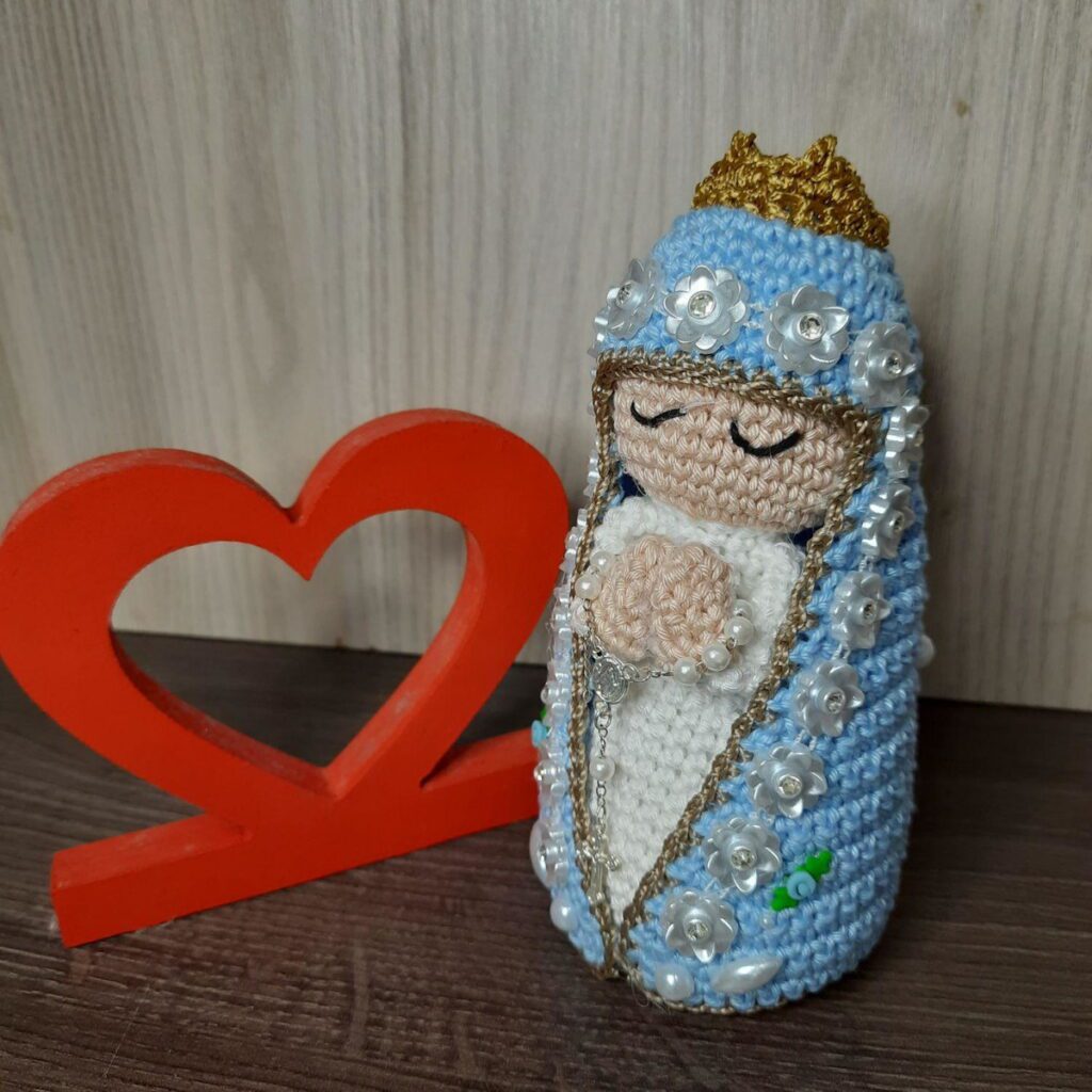 Santinha em Amigurumi