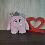 Monstrinha Rosa em Amigurumi. - Imagem 4