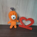Monstrinho Laranja em Amigurumi. - Imagem 3