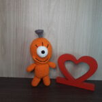 Monstrinho Laranja em Amigurumi. - Imagem 4
