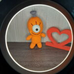 Monstrinho Laranja em Amigurumi. - Imagem 1