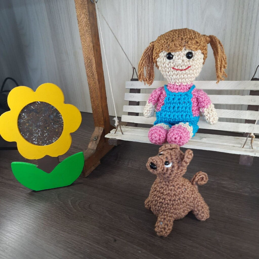 Boneca e Cachorrinho em Amigurumi.