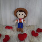 Xerife Woody Pride em Amigurumi - Imagem 3