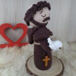 São Francisco de Assis em Amigurumi. - Imagem 2