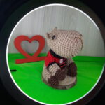 Capivara Torcedora do Flamengo em Amigurumi - Imagem 3